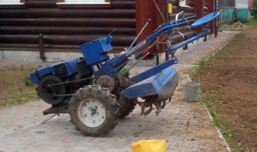 Мотоблок для культивации земли
