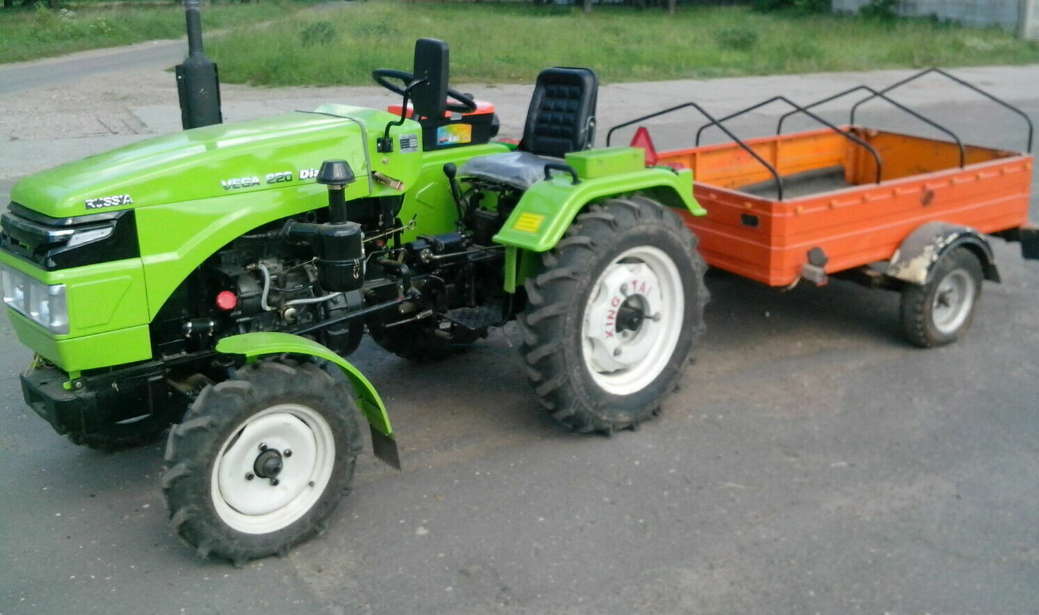 Минитрактор для вспашки земли